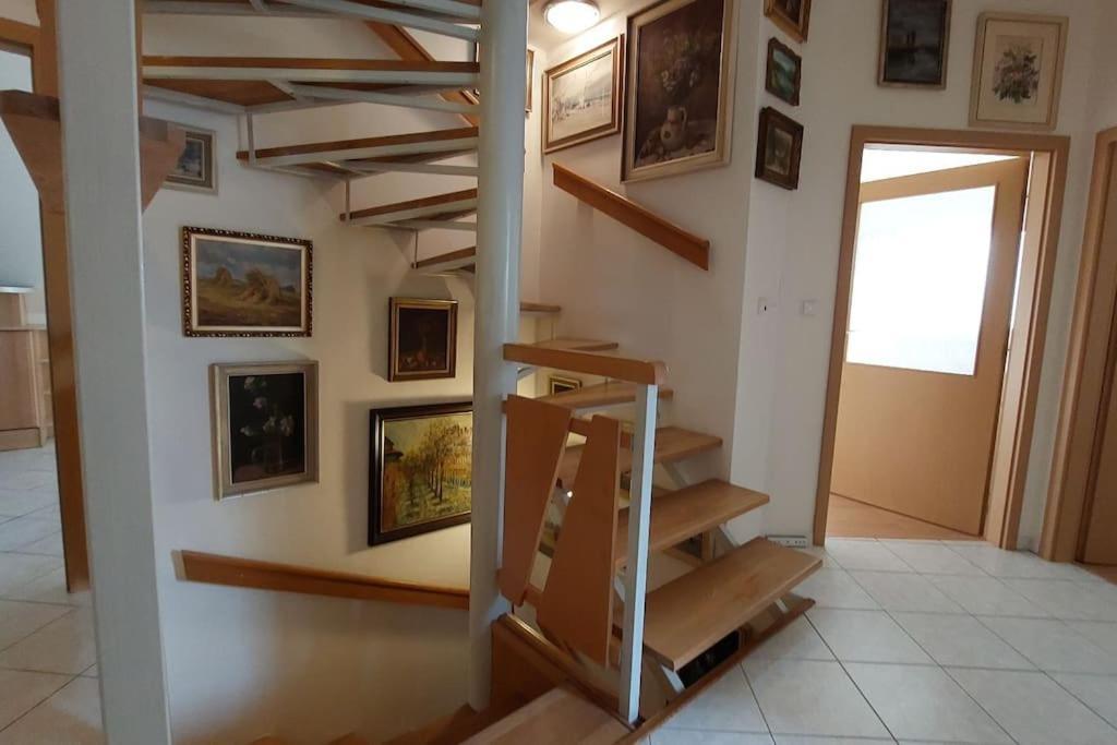 Klasicky Dum, 5 Loznic , 5 Bedrooms, Prázdninový dům Praha