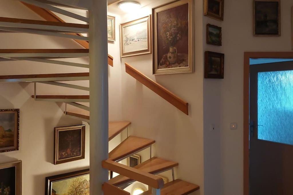 Klasicky Dum, 5 Loznic , 5 Bedrooms, Praha