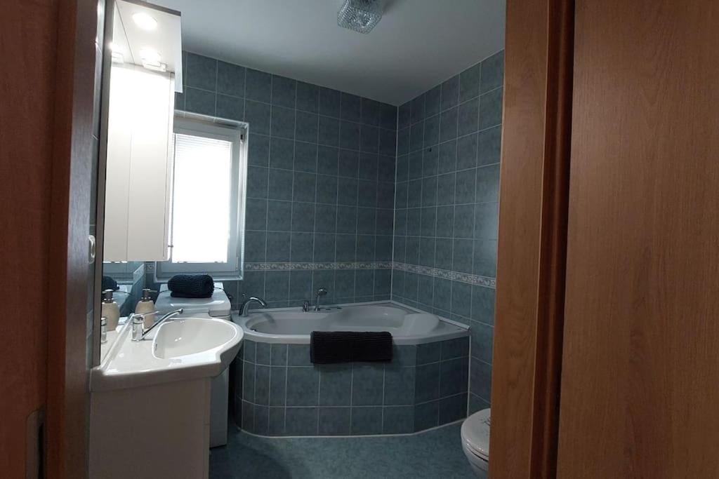 Klasicky Dum, 5 Loznic , 5 Bedrooms, Praha