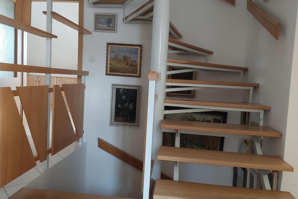 Prázdninový dům Klasicky Dum, 5 Loznic , 5 Bedrooms, Praha