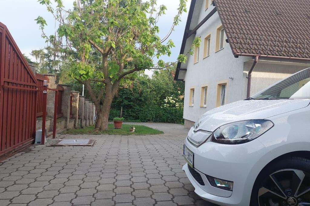 Klasicky Dum, 5 Loznic , 5 Bedrooms, Praha