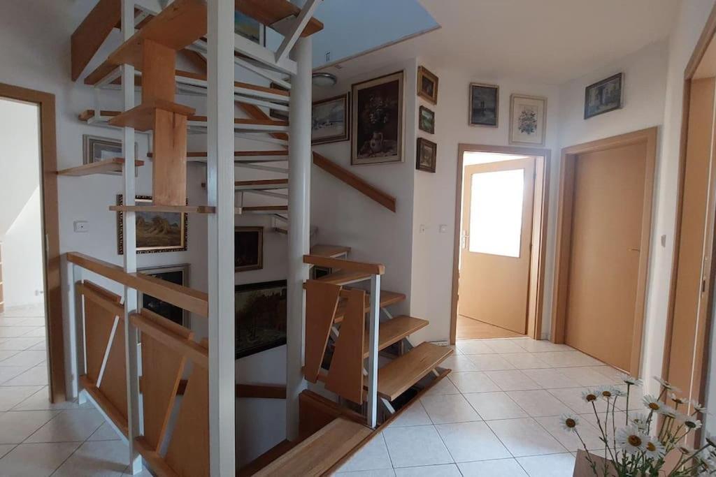 Prázdninový dům Klasicky Dum, 5 Loznic , 5 Bedrooms,